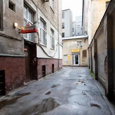 Apartment Centre *